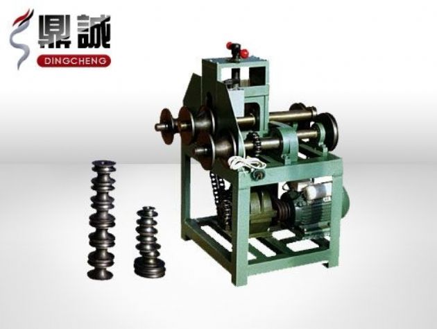 點擊查看詳細信息<br>標題：立式多功能滾動式彎管機 閱讀次數(shù)：5090