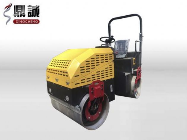 點擊查看詳細信息<br>標題：2.5噸全液壓座駕式振動壓路機 閱讀次數：14535