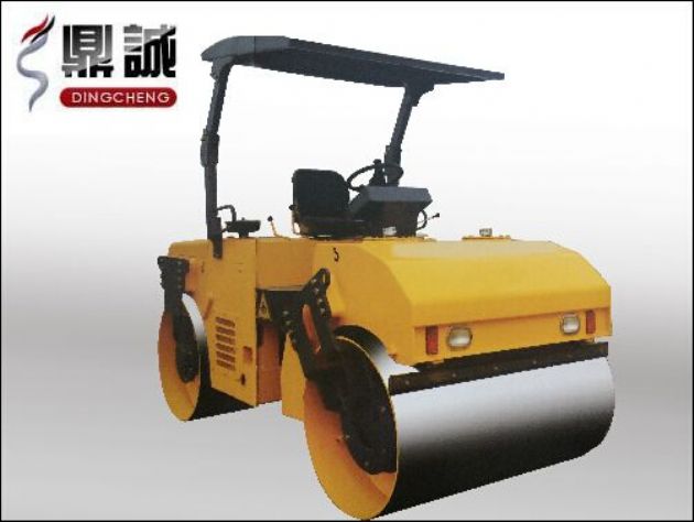點擊查看詳細信息<br>標題：6噸雙鋼輪振動壓路機 閱讀次數：13120